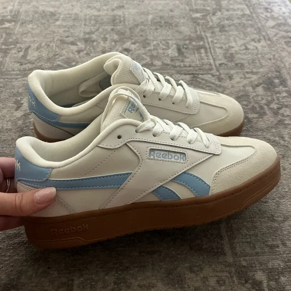 Reebok Cream and Blue Retro Sneakers with Gum Sole - Picture 1 of 5